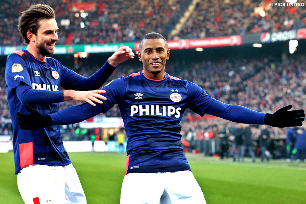 Invaller Luciano Narsingh bezorgde PSV in de slotfase definitief de winst | © Pics United