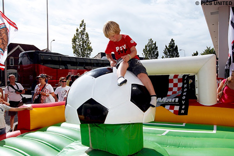 Het buitenprogramma bestaat uit verschillende stands en activiteiten.