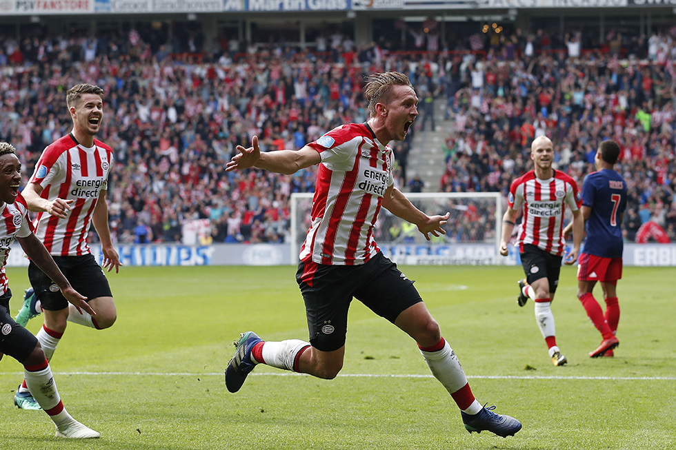 15 april 2018 - Uitzinnig van vreugde na zijn doelpunt in de kampioenswedstrijd tegen Ajax