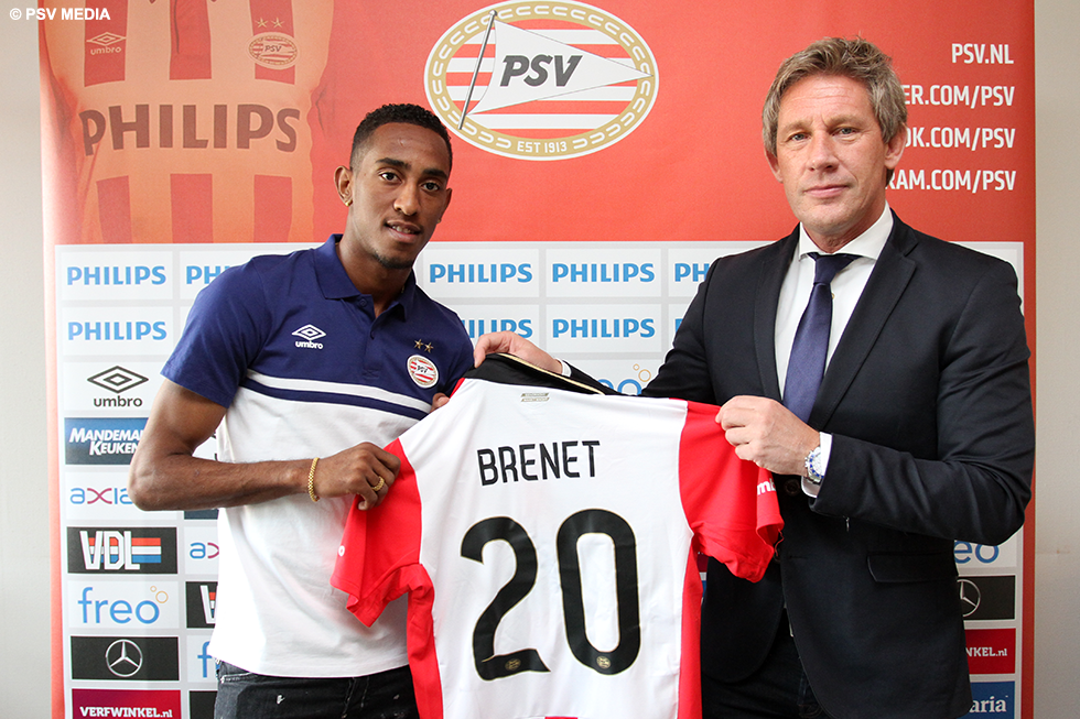 De contractverlenging met Joshua Brenet werd vrijdagmiddag bekrachtigd | © PSV Media