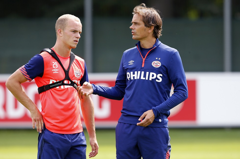 Jorrit Hendrix had afgelopen week een goed gesprek met hoofdcoach Phillip Cocu | &copy; Pics United