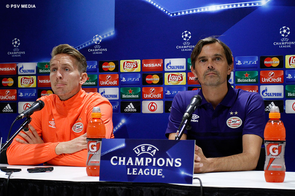 Luuk de Jong en Phillip Cocu stonden maandagmiddag de media te woord | &copy; PSV Media