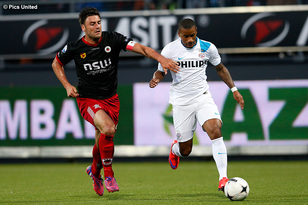 Exceslior-captain Sander Fischer in duel met Luciano Narsingh | © Pics United