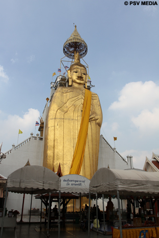 Deze enorm Boeddha prijkt boven dit stadsdeel uit.