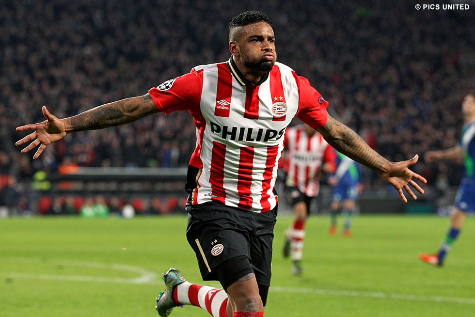 Het Philips Stadion ontplofte bij het openingsdoelpunt van Jürgen Locadia | © Pics United
