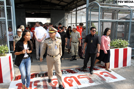 Het bezoek kwam mede tot stand met hulp van Aan, de dame links op de foto.