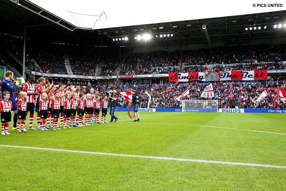 De line-up van PSV voor de thuiswedstrijd tegen FC Groningen | © PICS UNITED
