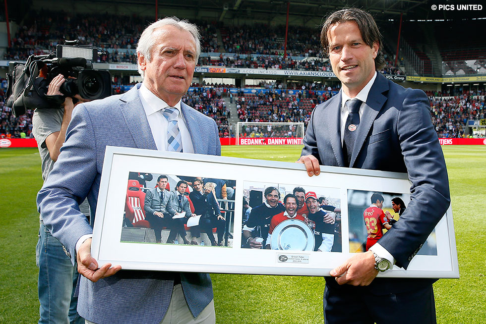 Ernest Faber nam op 10 mei in de thuiswedstrijd tegen Heracles Almelo afscheid van het PSV-publiek | © Pics United