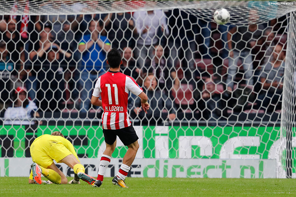 Lozano maakte zijn eredivisiedebuut voor PSV tegen AZ, eerder dit seizoen