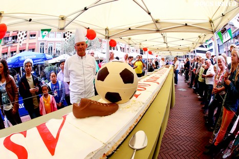 Freo deelt 1913 stukken taart uit.