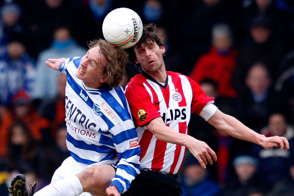 Luuk de Jong was toen hij nog bij De Graafschap speelde indirect betrokken bij het meest besproken moment van de wedstrijd, hier duelleert hij met PSV'er J&eacute;r&eacute;mie Br&eacute;chet | &copy; Pics United