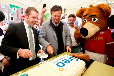 Freo deelt 1913 stukken taart uit.