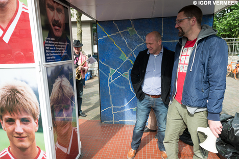 Het zogenaamde Rietveld bushokje is gelegen aan het Stadhuisplein.