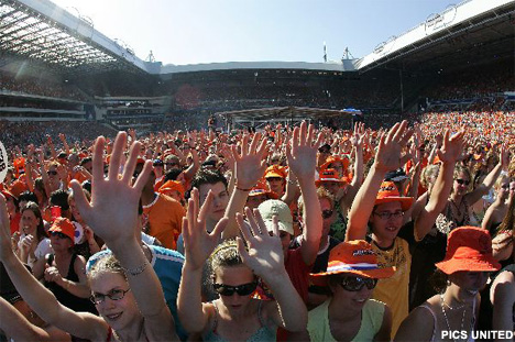 Koop je Oranje-outfit voor het concert in de PSV FANstore!