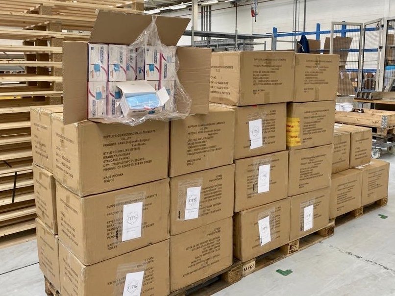 De mondkapjes die ASMLter beschikking stelt