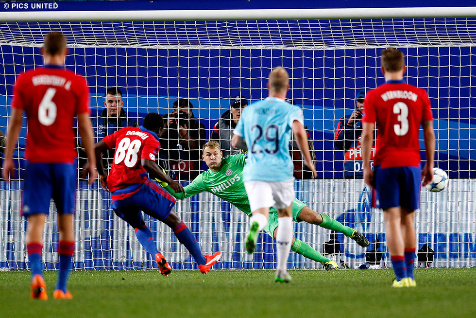 CSKA Moskou kreeg voor rust twee strafschoppen, waarvan er één werd benut door Doumbia | © Pics United
