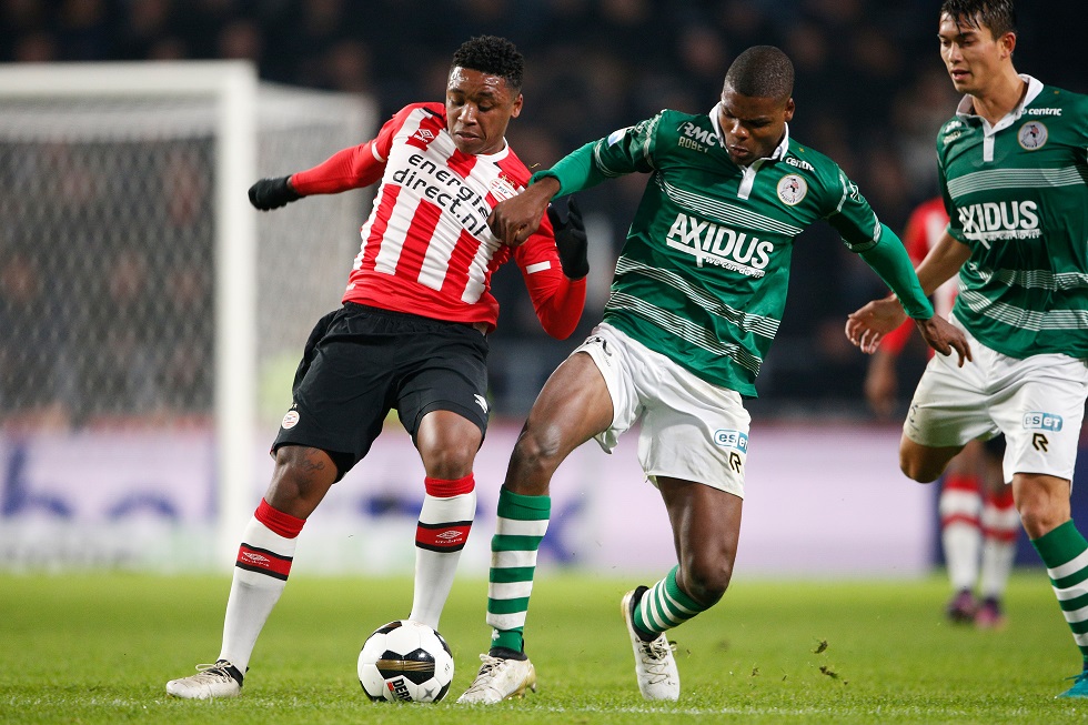 Denzel Dumfries als Spartaan in actie tegen huidig ploeggenoot Steven Bergwijn