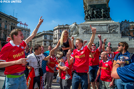Ze bouwen vanmiddag een feestje, in aanloop naar de wedstrijd tegen AC Milan.