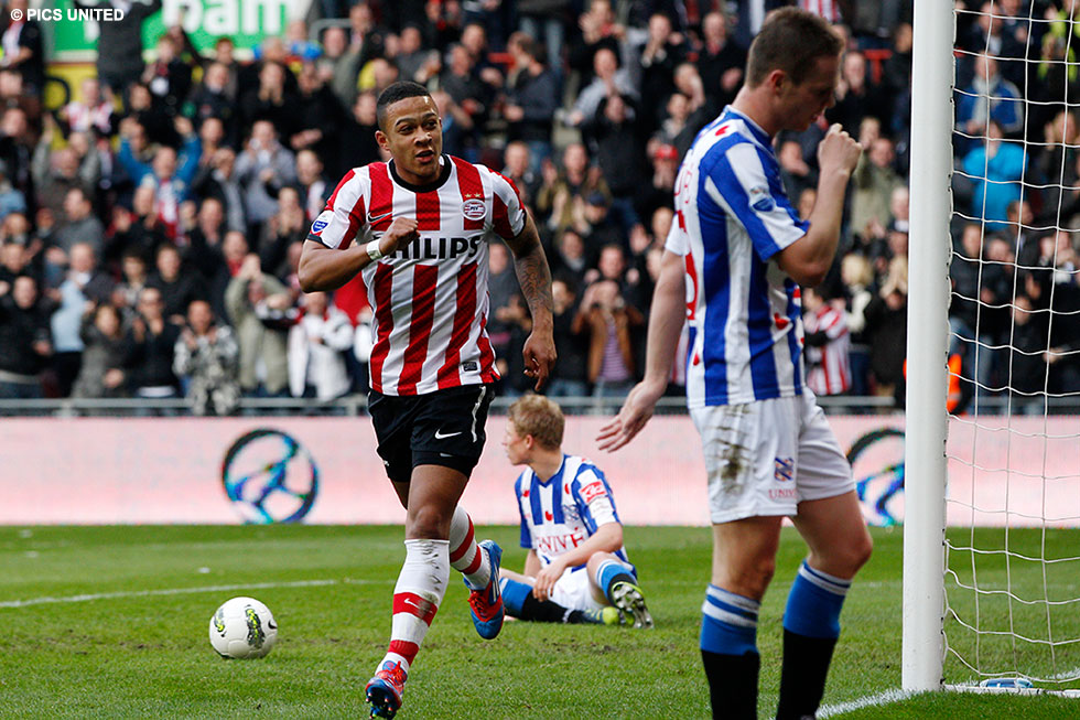 De wedstrijd in 2012 lever PSV een 5-1 zege op; met een treffer van Memphis Depay | © Pics United