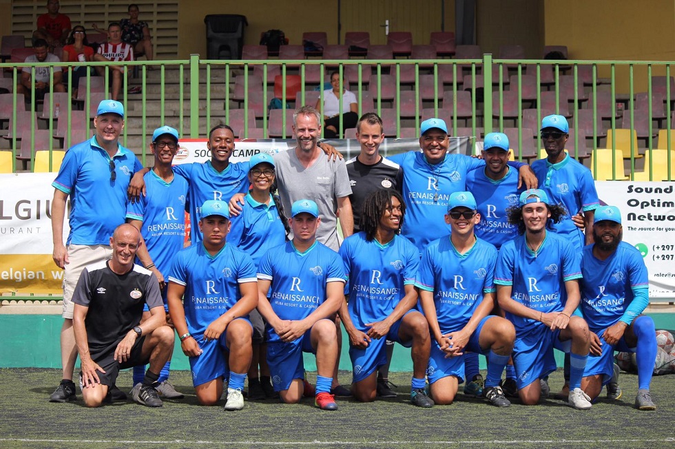 Voormalig PSV-speler Andr&eacute; Ooijer bracht ook een bezoek