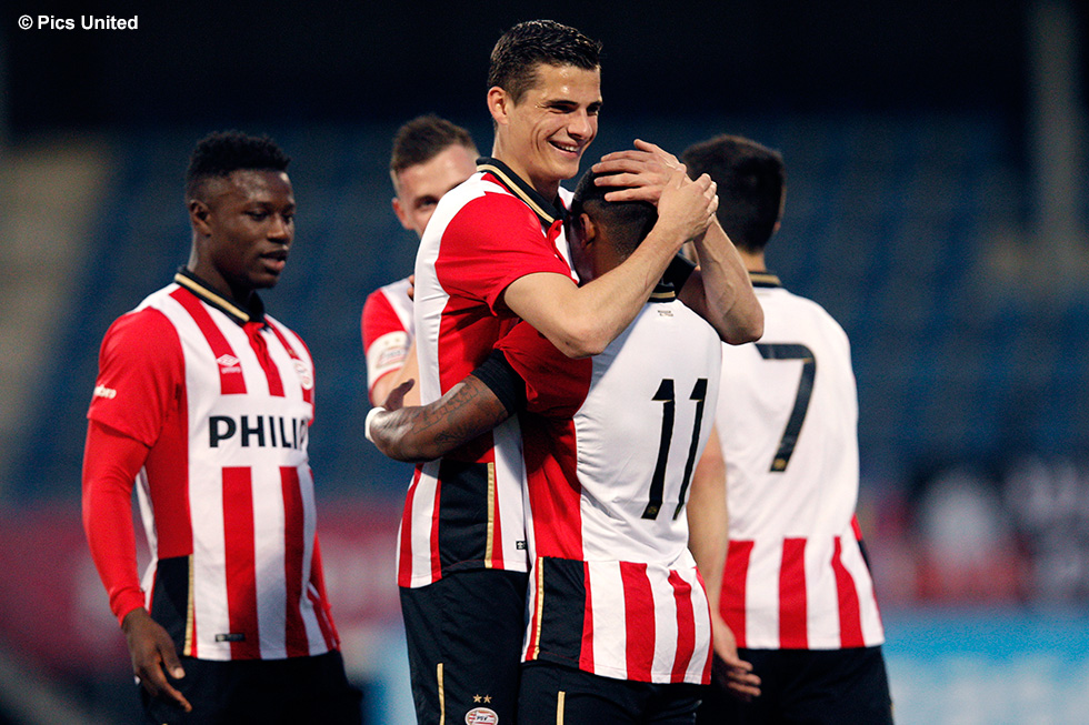 Menno Koch en Steven Bergwijn vonden allebei het net tegen FC Oss