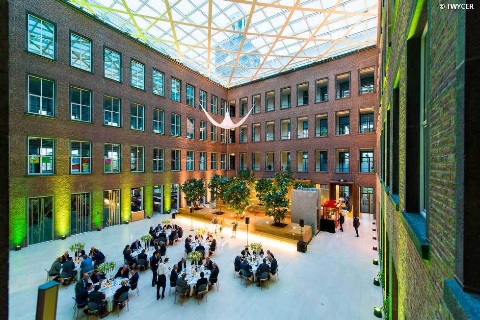 Het Captains Dinner, voor het eerst gehouden op het hoofdkantoor van hoofdsponsor energiedirect.nl