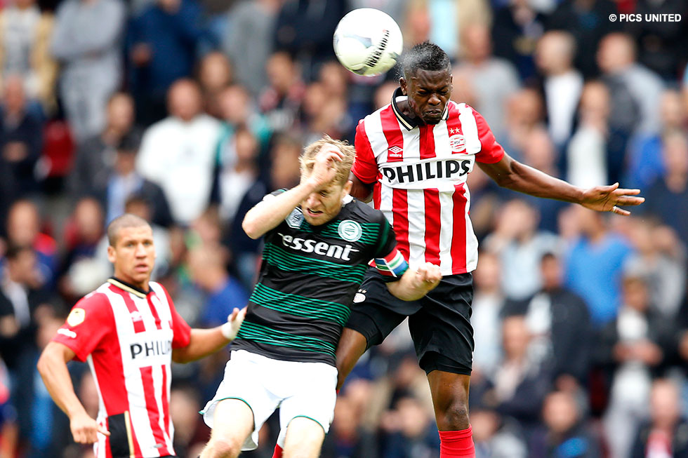 Nicolas Isimat-Mirin in duel met aanvoerder Michael de Leeuw | © PICS UNITED