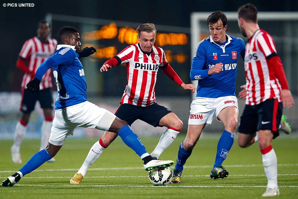 Marcel Ritzmaier in actie voor Jong PSV tegen MVV Maastricht | © Pics United