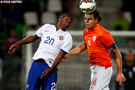 Karim Rekik in de thuiswedstrijd tegen Jong Portugal.