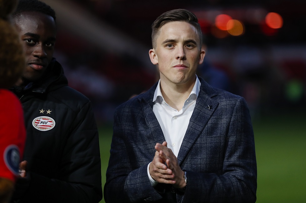 Thomas in clubkostuum aan het eind van vorig seizoen. De teller staat nog op 0 speelminuten als PSV'er