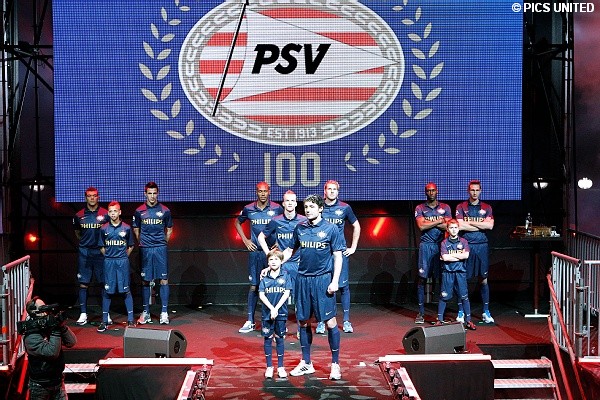 Op dezelfde avond werd het Jubileum uittenue gepresenteerd.