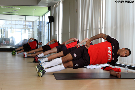 Op de derde verdieping van het centrum werden oefeningen op de mat gedaan.