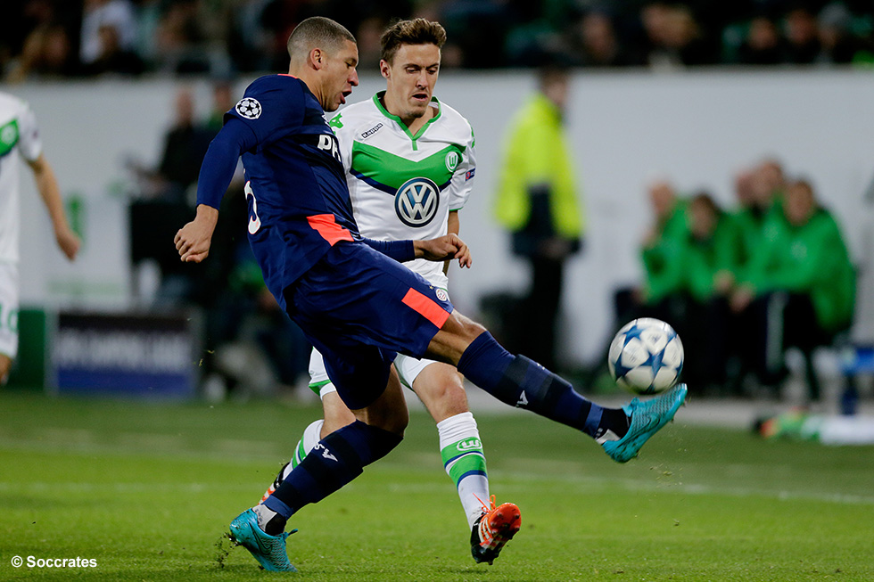 Jeffrey Bruma in actie tegen VfL Wolfsburg. De komende seizoenen speelt de verdediger in Duitsland | &copy; Soccrates