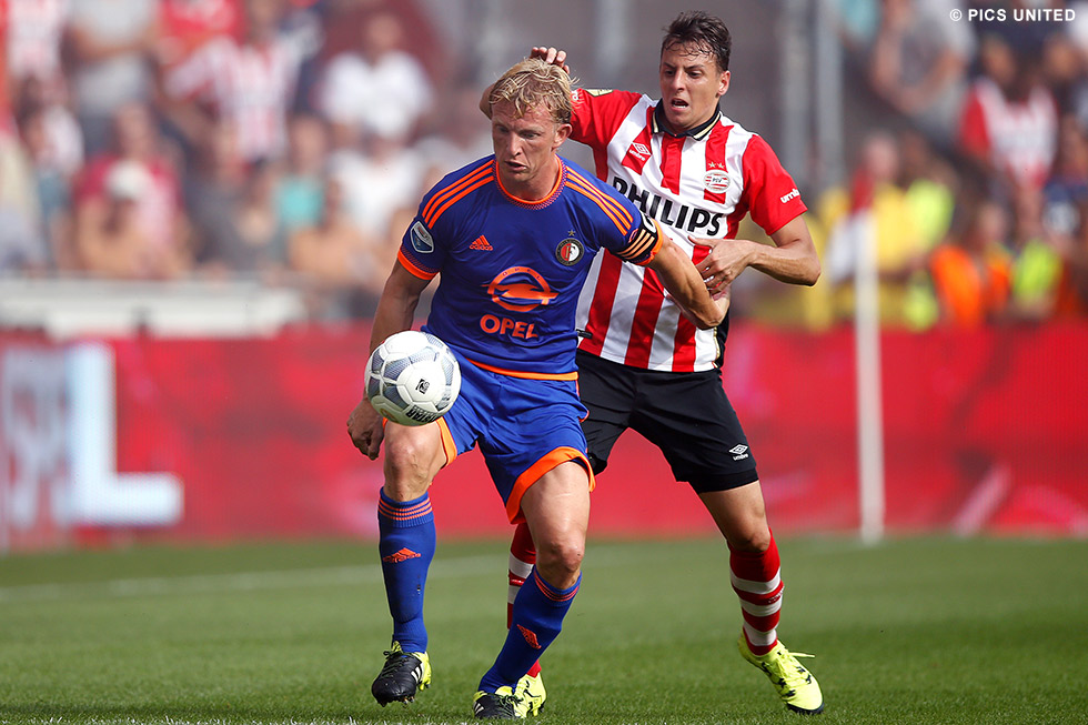 Santiago Arias in duel met Drik Kuyt | © PIcs United