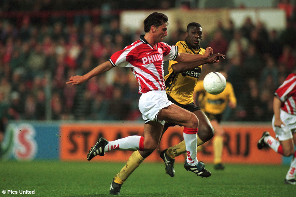 Luc Nilis was trefzeker tijdens de grootste overwinning op Roda JC Kerkrade | © Pics United