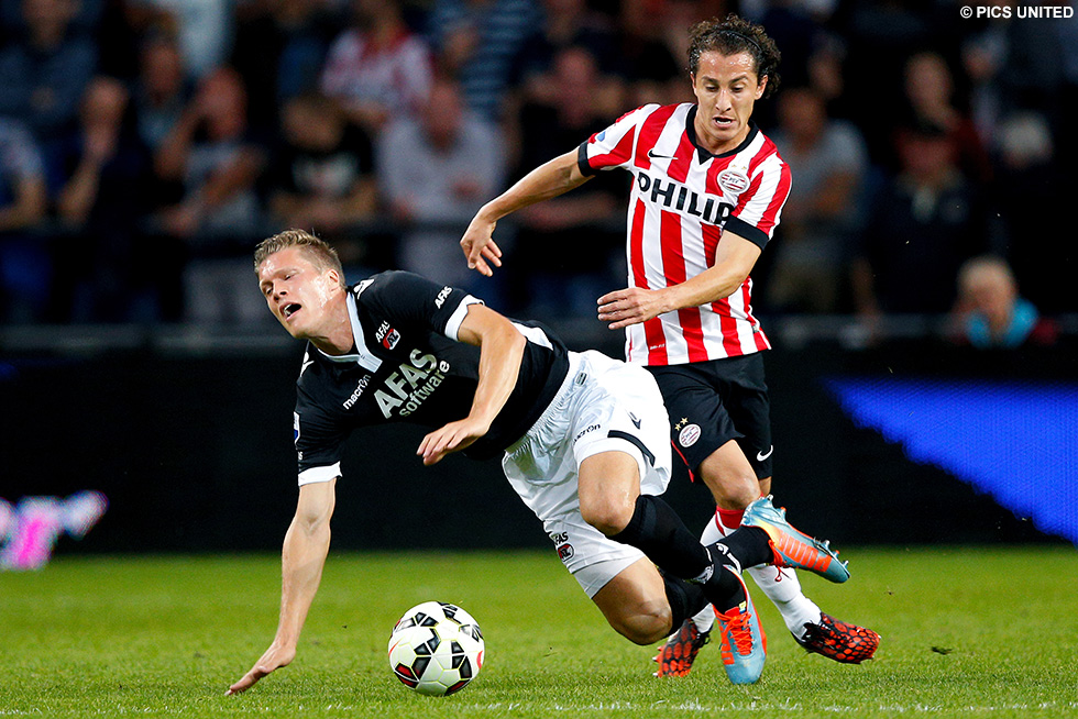 Andrés Guardado hier in de thuiswedstrijd tegen AZ eerder dit seizoen | © Pics United