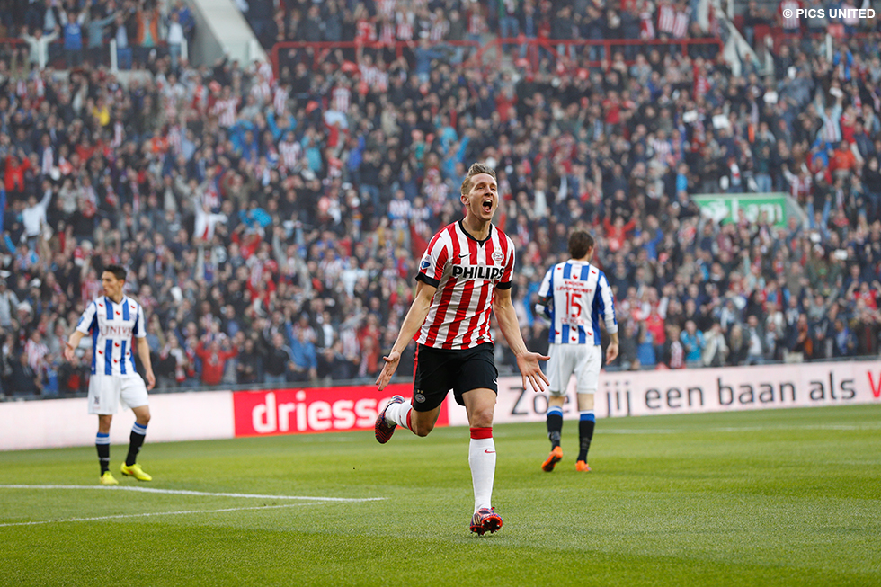 PSV kende een droomstart met een treffer van Luuk de Jong al in de 3e minuut | © Pics United