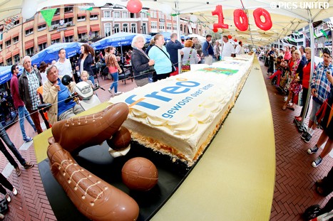 Freo deelt 1913 stukken taart uit.