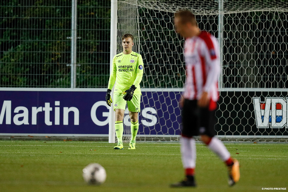 Doelman Roulaux was voor rust tweemaal kansloos op schoten van Friday