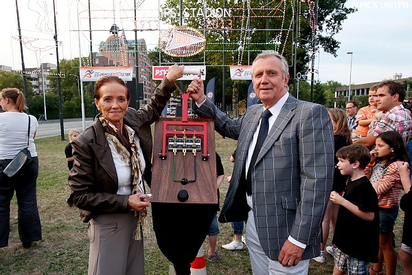 Een dag voor de honderste verjaardag werd een nieuw ornament onthuld.