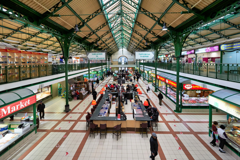 Een grote overdakte markthal in de Bulgaarse hoofdstad.
