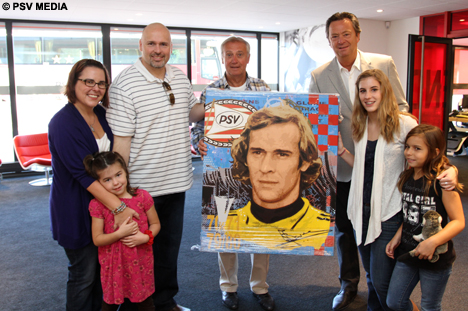 Zoon Roger en familieleden waren erg blij met het schilderij.