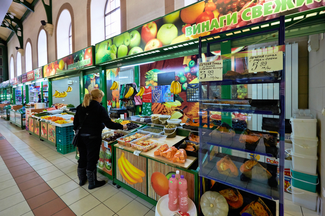 Een groente en fruit winkeltje in de 'Central Sofia Market Hall'.