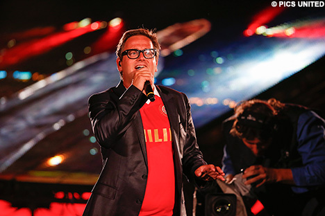 Guus Meeuwis tijdens de viering van het 100-jarig bestaan van PSV.