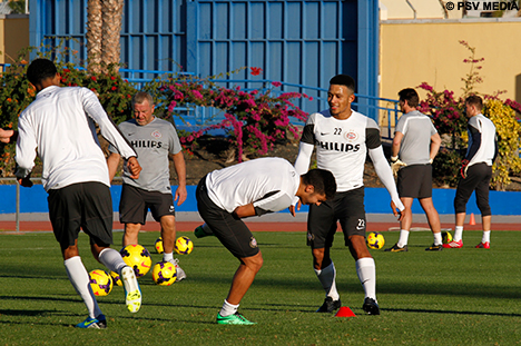 Zakaria Bakkali kreeg een bal hard tegen het lichaam.