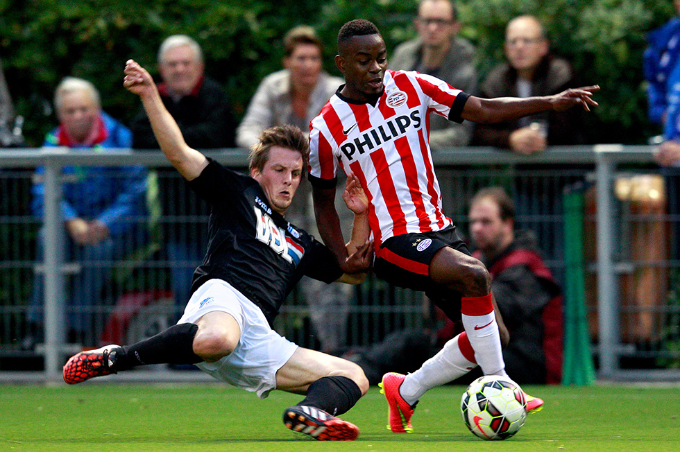 Eerder dit seizoen verloor Jong PSV in eigen huis met 1-3 } © Pics United
