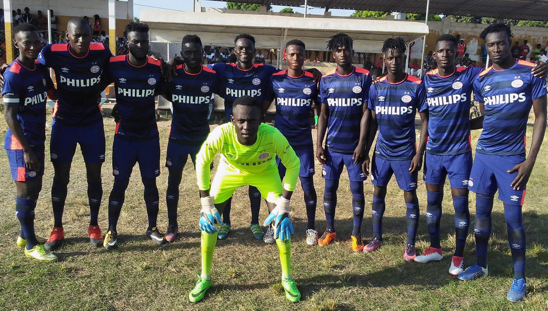 Een teamfoto van PSV Wellingara FC