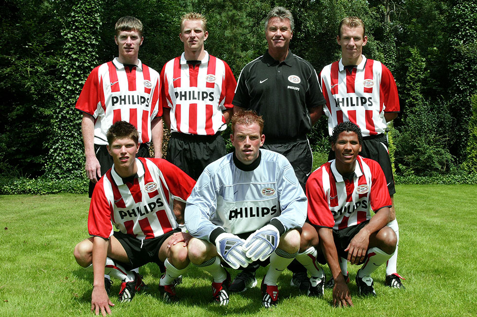 Guus Hiddink met Arjen Robben na zijn overstap naar PSV in 2002