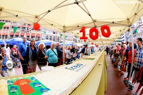 Een bijzondere traktatie van shirtsponsor Freo aan de inwoners van Eindhoven.