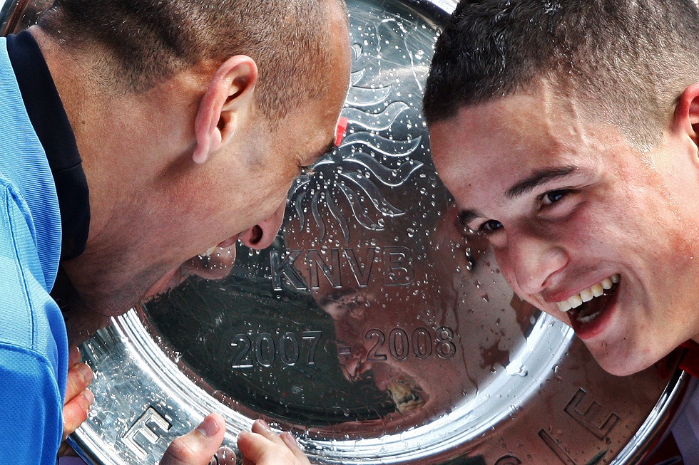 Met huidig aanvoerder Ibrahim Afellay na het winnen van de titel in 2008